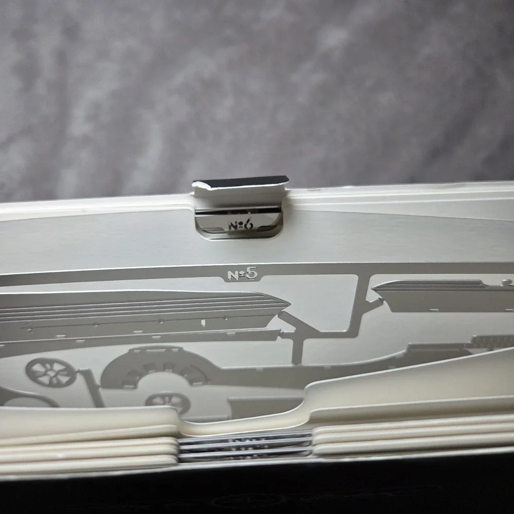 Dazzling Streamliner Locomotive Stainless Steel Model Kit‎ Damaged Box